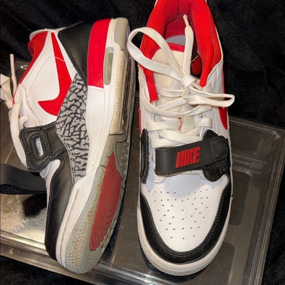 Nike Red and Black Sneakers Classic Low-Top Design - Picture 9 of 13